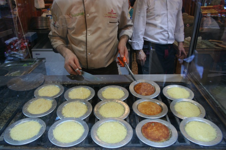 Kunefe | Guide to Street Food in Istanbul